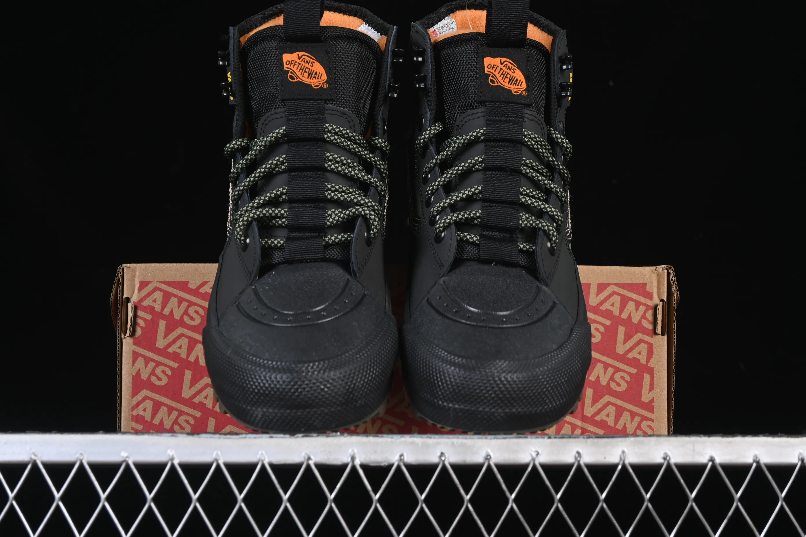 All categories Vans Vans series Vans Hi Vans high-top Vans Sk8-Hi Gore Te Outdoor adventure series round-toe lace-up high-top outdoor functional casual shoes VN0A5I11BIQ